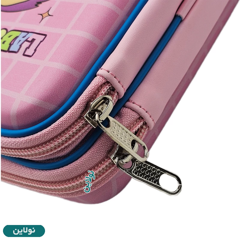 قیمت و خرید جامدادی کتابی 2 زیپ برجسته سایز بزرگ طرح لبوبو Labubu لایت استار | نولاین قیمت و خرید جامدادی کتابی 2 زیپ برجسته سایز بزرگ طرح لبوبو Labubu لایت استار | نولاین