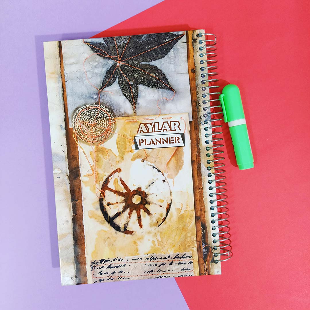 دفتر برنامه ریزی آیلار سیمی جلد سخت طرح آبرنگی پاییز کد P-10 | نولاین